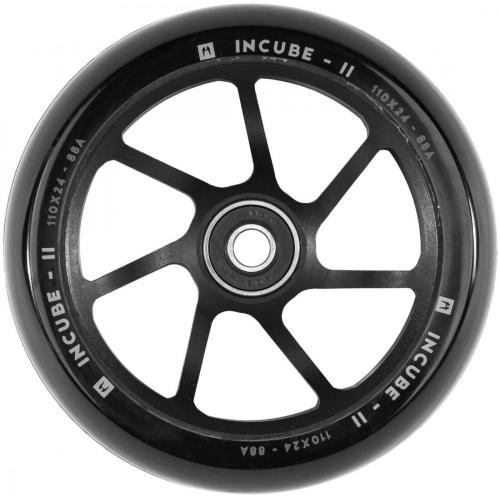 Ethic Incube V2 hjul til løbehjul i sort med 100/110 mm diameter og 24 mm bredde.