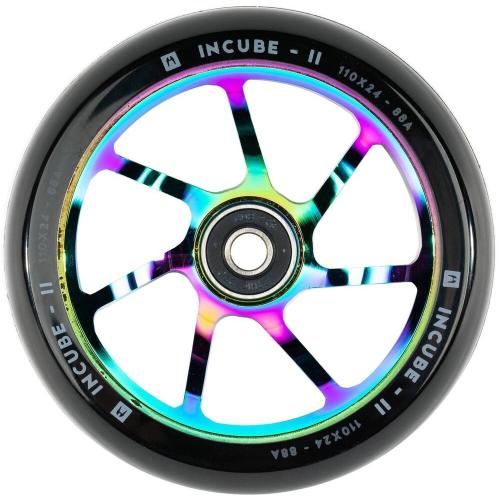 Ethic Incube V2 hjul til løbehjul i neochrome med 100/110 mm diameter og 24 mm bredde.