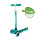 Globber Primo Lights 3-hjulet løbehjul i grøn – Perfekt til børn med LED-lys i hjulene, justerbart styr og lav deckhøjde. Køb nu og lad dit barn rulle afsted med stil!