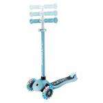 Globber Primo Lights 3-hjulet løbehjul i grøn – Perfekt til børn med LED-lys i hjulene, justerbart styr og lav deckhøjde. Køb nu og lad dit barn rulle afsted med stil!