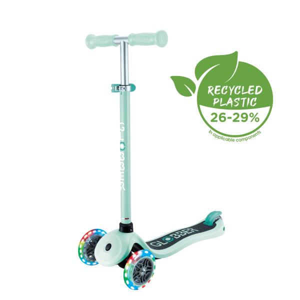 Globber Primo Lights 3-hjulet løbehjul i mint – Perfekt til børn med LED-lys i hjulene, justerbart styr og lav deckhøjde. Køb nu og lad dit barn rulle afsted med stil!
