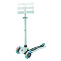 Globber Primo Lights 3-hjulet løbehjul i mint – Perfekt til børn med LED-lys i hjulene, justerbart styr og lav deckhøjde. Køb nu og lad dit barn rulle afsted med stil!