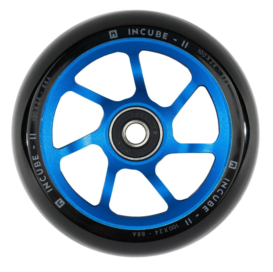 Ethic Incube V2 hjul til løbehjul i blå med 100/110 mm diameter og 24 mm bredde.