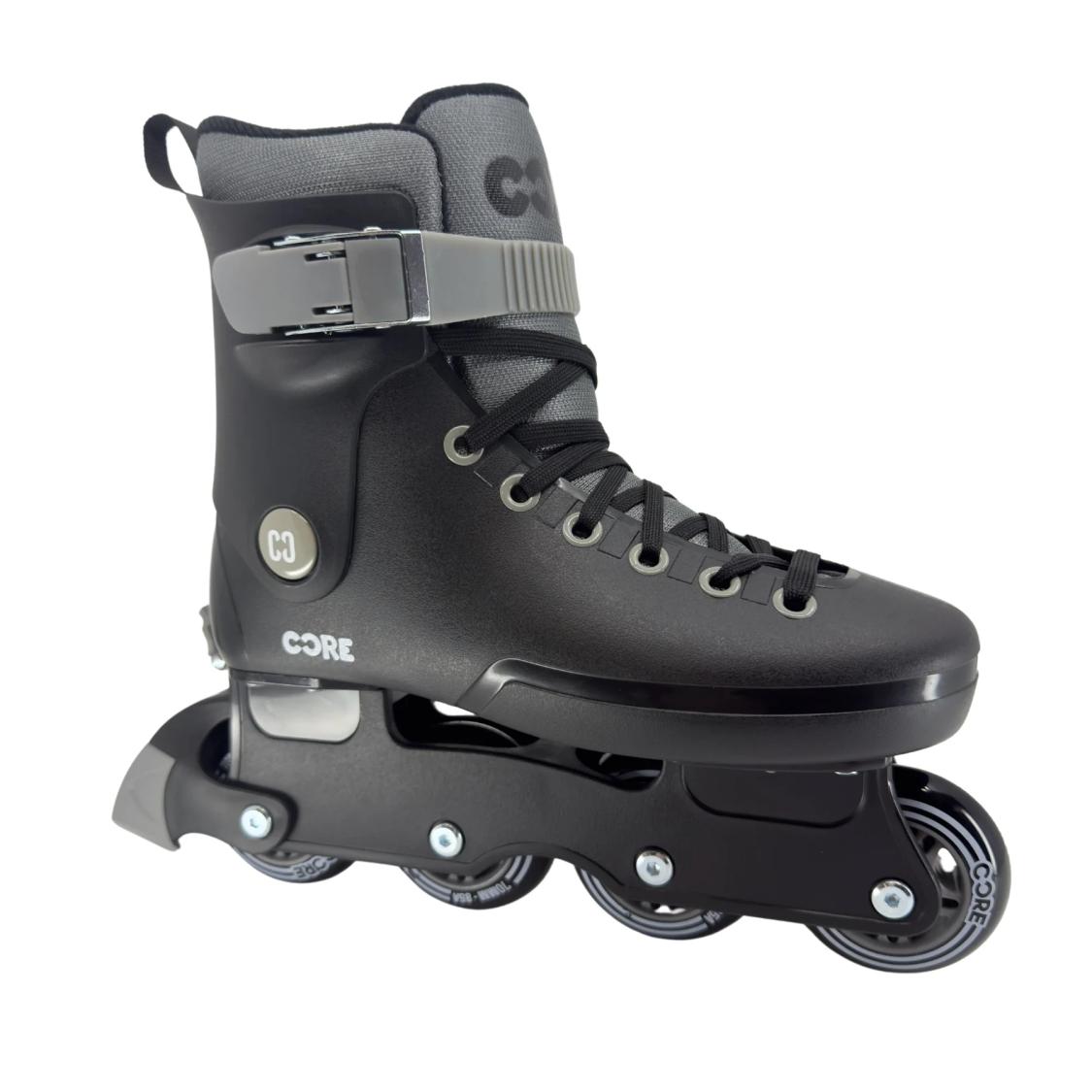 Core Retro Justerbar Inliners - sort med hard boot (plast), høj cuff, 70 mm PU-hjul (85A), ABEC-7 kuglelejer og hælbremse til begyndere på inline rulleskøjter.