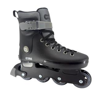 Core Retro Justerbar Inliners - sort med hard boot (plast), høj cuff, 70 mm PU-hjul (85A), ABEC-7 kuglelejer og hælbremse til begyndere på inline rulleskøjter.