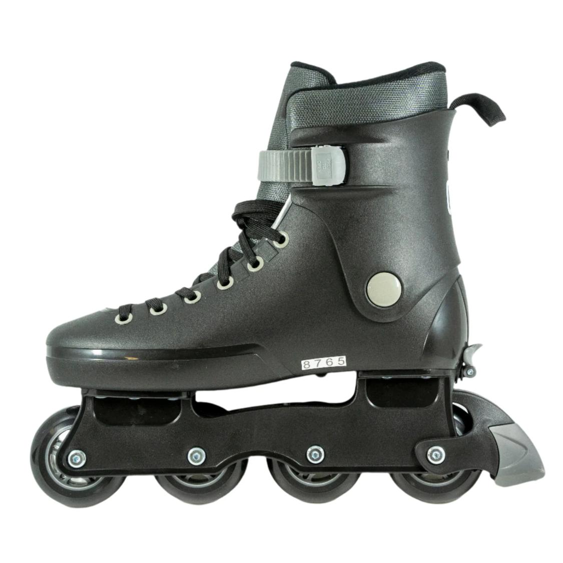 Core Retro Justerbar Inliners - sort med hard boot (plast), høj cuff, 70 mm PU-hjul (85A), ABEC-7 kuglelejer og hælbremse til begyndere på inline rulleskøjter.