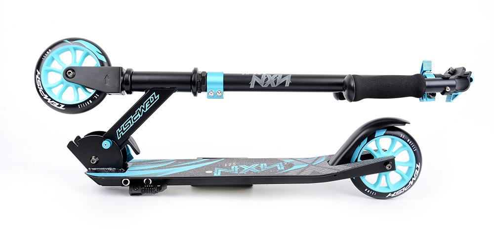 Tempish Nixin 125 AL II blå – let, foldbart børneløbehjul med 125 mm hjul, sænket deck og fodbremse. Justerbart styr: 77,5/82,5/87,5 cm.