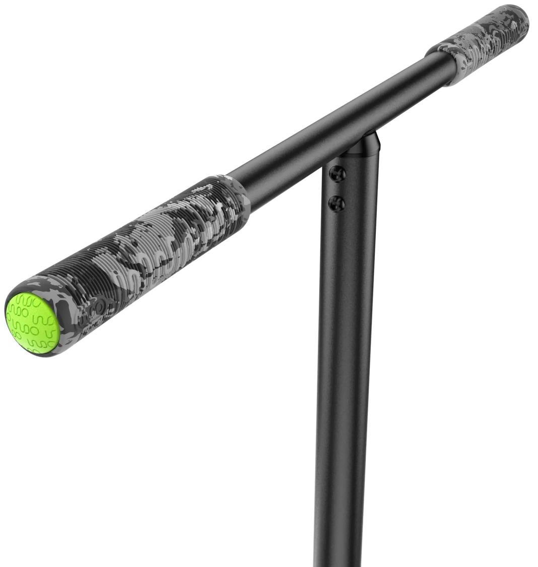 INDO Fusion Classic trampolin-scooter – blødt, bredt deck og justerbar bar til sikre barspins, tailwhips og flips på trampolin/foam pit.