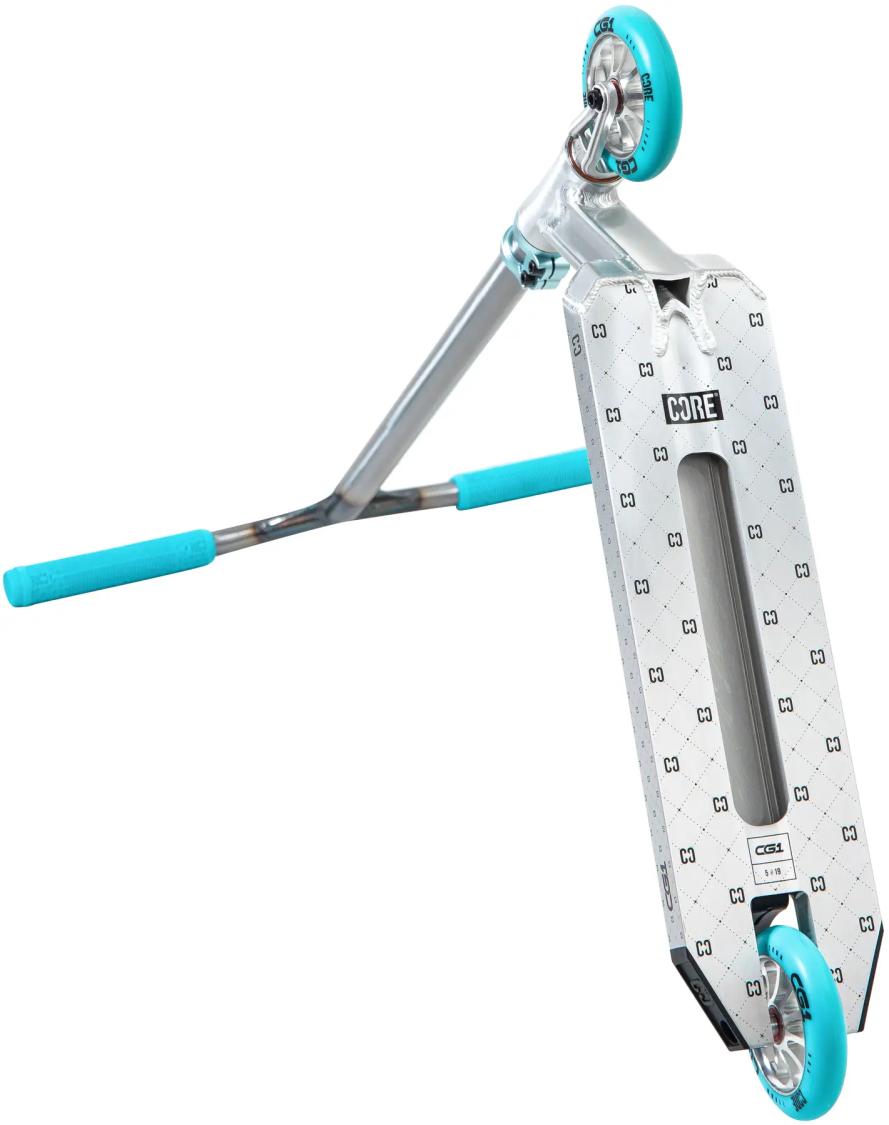 CORE CG1 trick løbehjul – raw/teal. Stabilt setup til park og street med lav vægt og god kontrol.