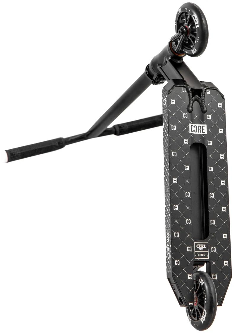 CORE CG1 mini trick løbehjul – sort. Stabilt setup til park og street med lav vægt og god kontrol.