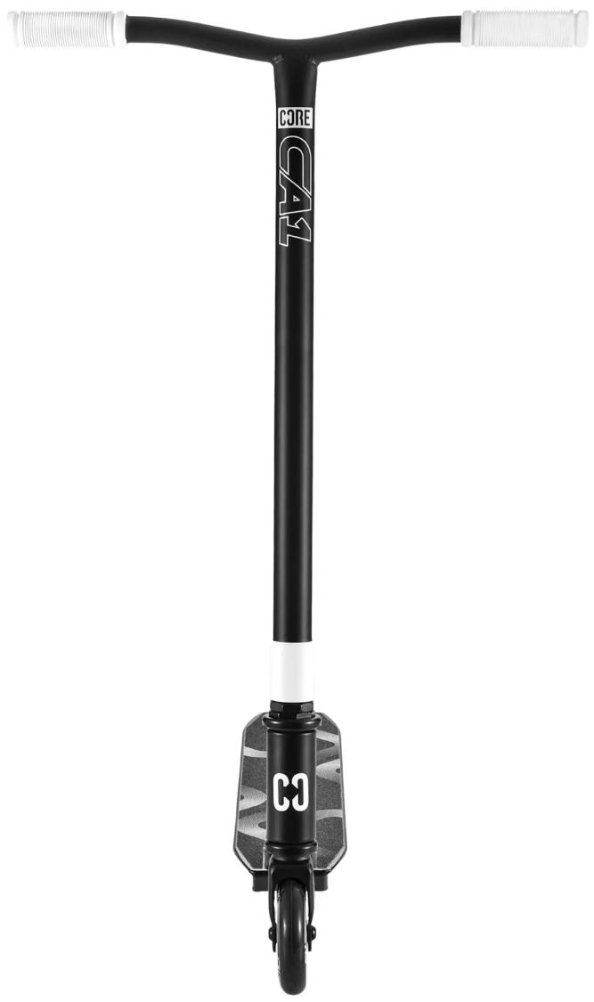 CORE CA1 – børne- og begynderløbehjul med steel bar, triple-bolt clamp, 110 mm hjul og stål fodbremse. EN14619. Totalhøjde ca. 81 cm.