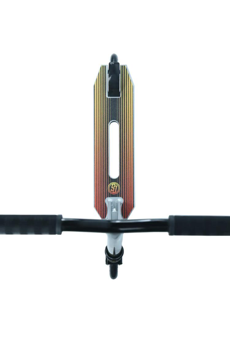 Crisp Master Raven løbehjul til børn til leg, almindelig kørsel og de første lette tricks.