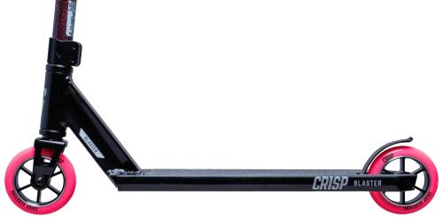 Crisp Blaster trick løbehjul i sort/pink med 110 mm hjul, IHC og park-orienteret deck til børn og unge riders.