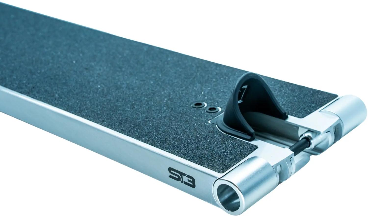 CORE ST3 trick løbehjul deck med bred boxed form og forged neck til street riding og grinds